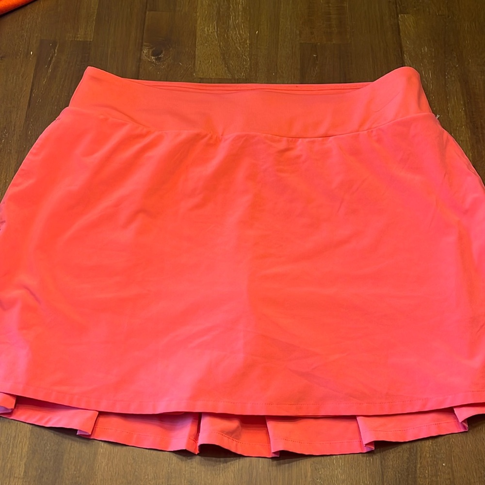 Nike gold skirt standard fit medium